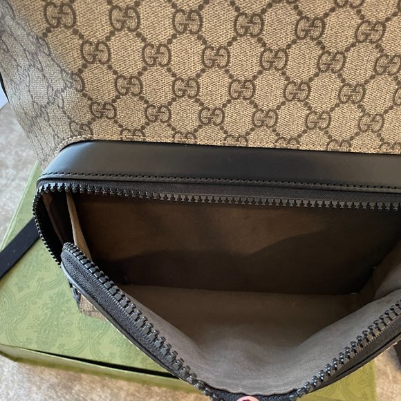 GUCCI GG Supreme Backpack--LIKE NEW--PRISTINE CONDITION main image 14